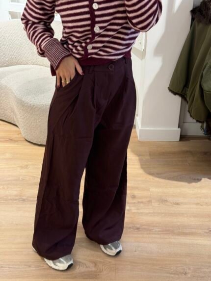 Plum/ Bordeaux pantalon (straight)